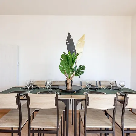 Luxe Flat For 7 - Fairytale Factory Apartment