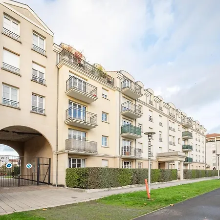 Apartment Luxe Flat For 7 - Fairytale Factory Bussy-Saint-Georges