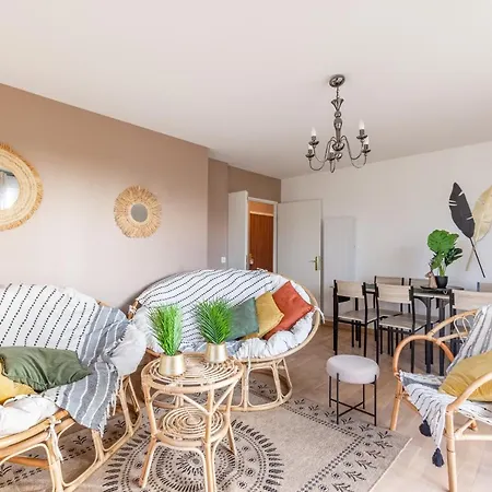 Luxe Flat For 7 - Fairytale Factory Apartment Bussy-Saint-Georges